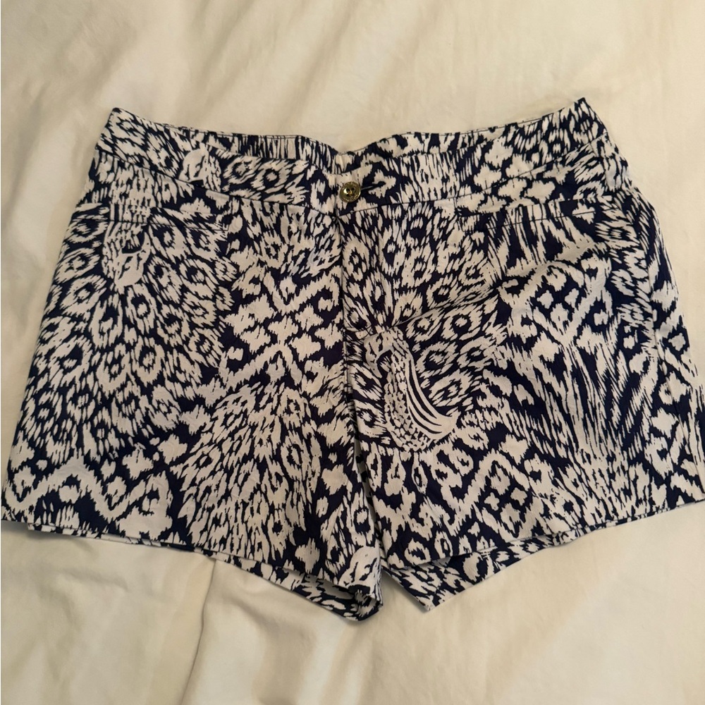 Lilly Pulitzer Kelly Stretch shorts. Bright navy Pineapple Party sz 10. 5”